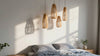 Pendente de Bambu no Quarto: Como Criar Aconchego e Textura sem Escurecer o Ambiente - Luzzart