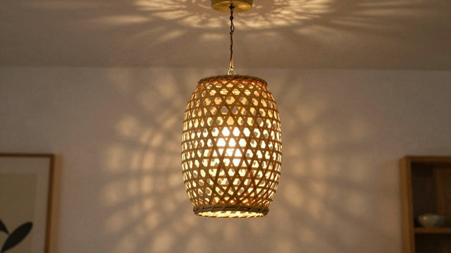 Trama Aberta ou Fechada? Como o Pendente de Bambu Muda a Luz do Ambiente - Luzzart