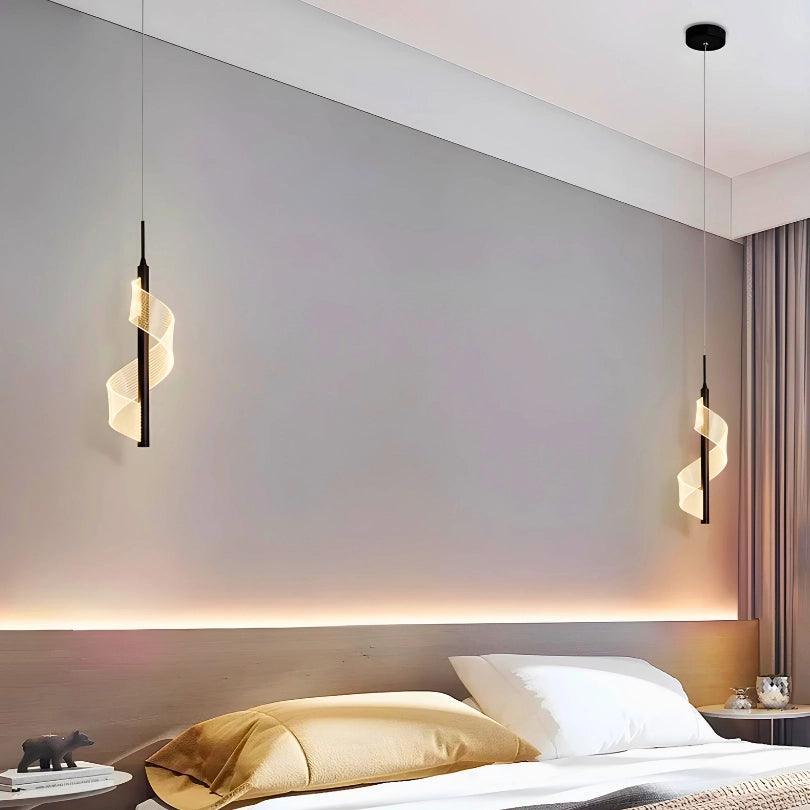 Pendente preto com espiral acesa ao lado de uma cama, com faixa de luz