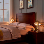 Abajur Tiffany com Cúpula Dourada e Puxadores Retrô - Disponível na ProntoPraTi