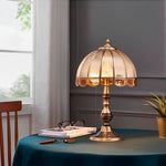 Abajur Tiffany com Cúpula Dourada e Puxadores Retrô - Disponível na ProntoPraTi