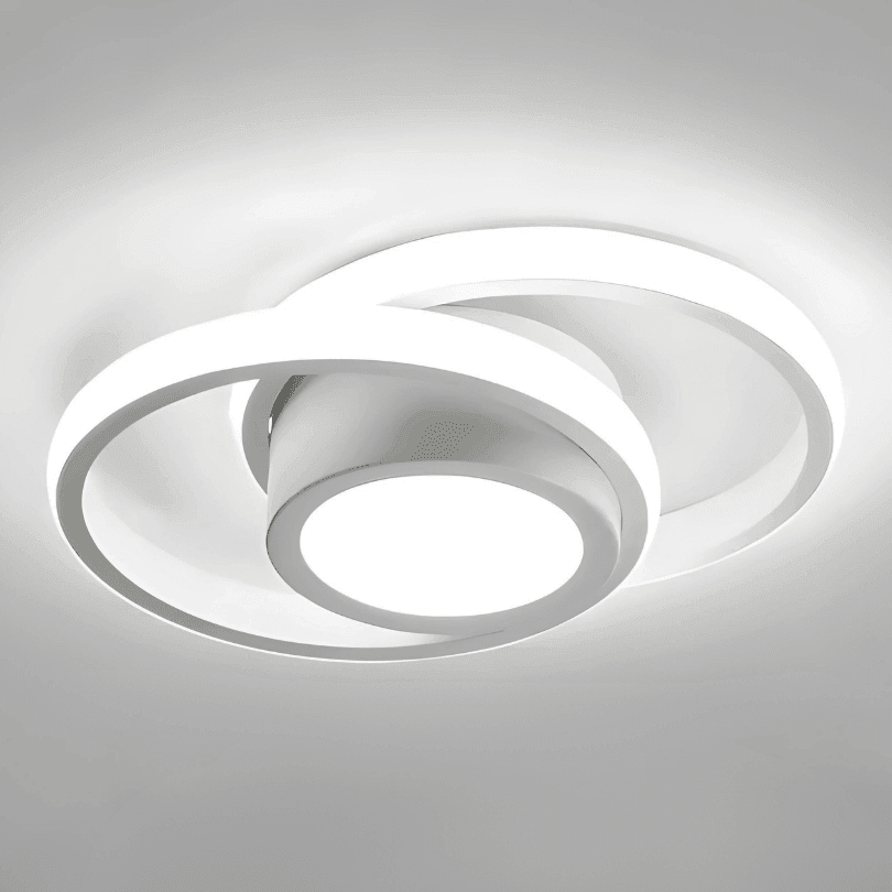 Plafon branco aceso em luz fria, com aros e disco central brancos num teto cinza