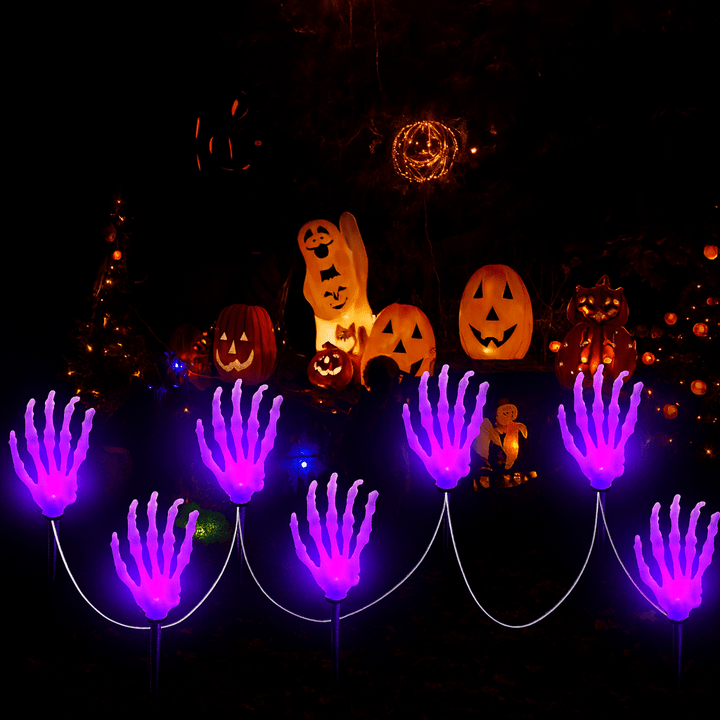 Mão de esqueleto Halloween com luz roxa