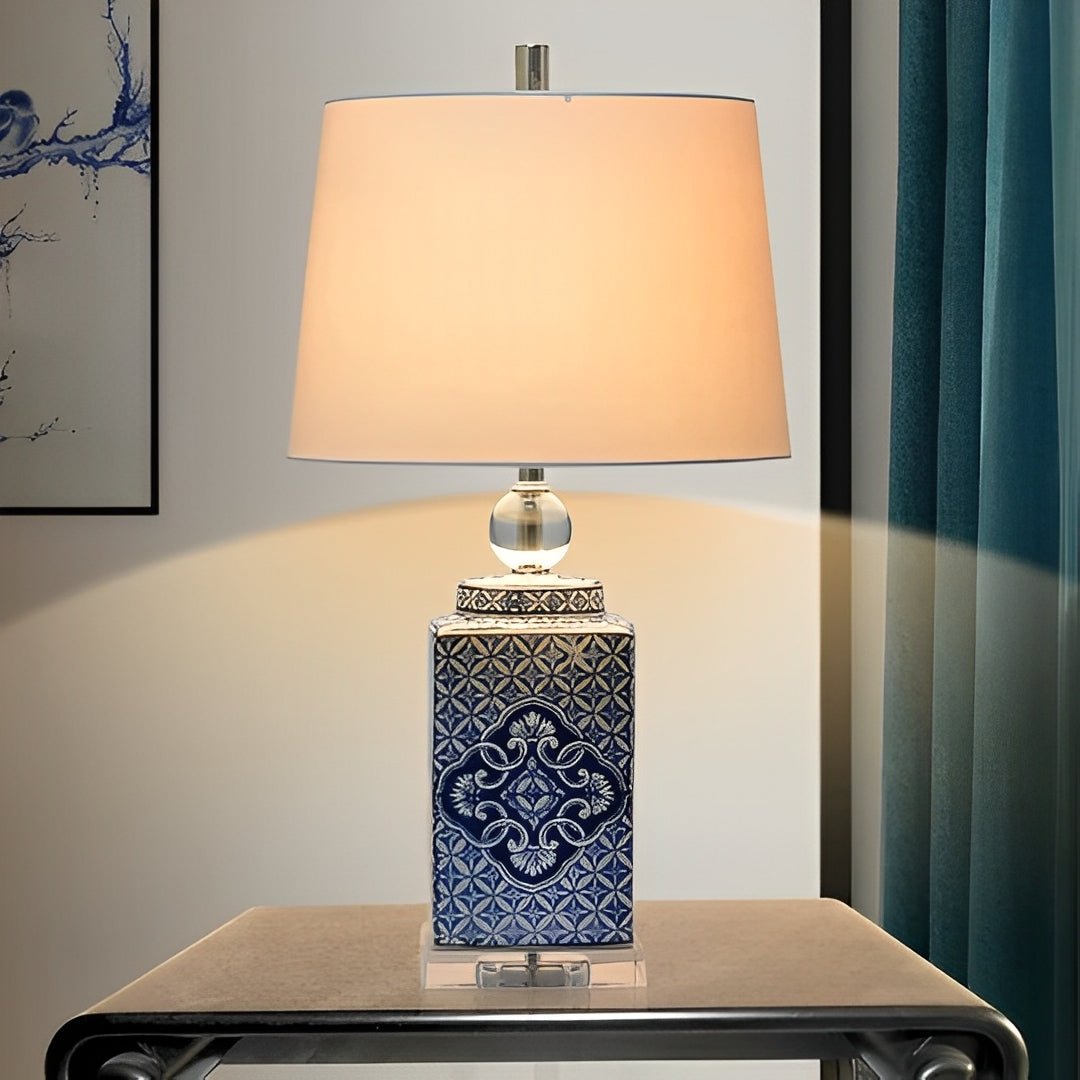 Abajur de Cerâmica Estilo Oriental em Porcelana Azul e Branco - Disponível na ProntoPraTi
