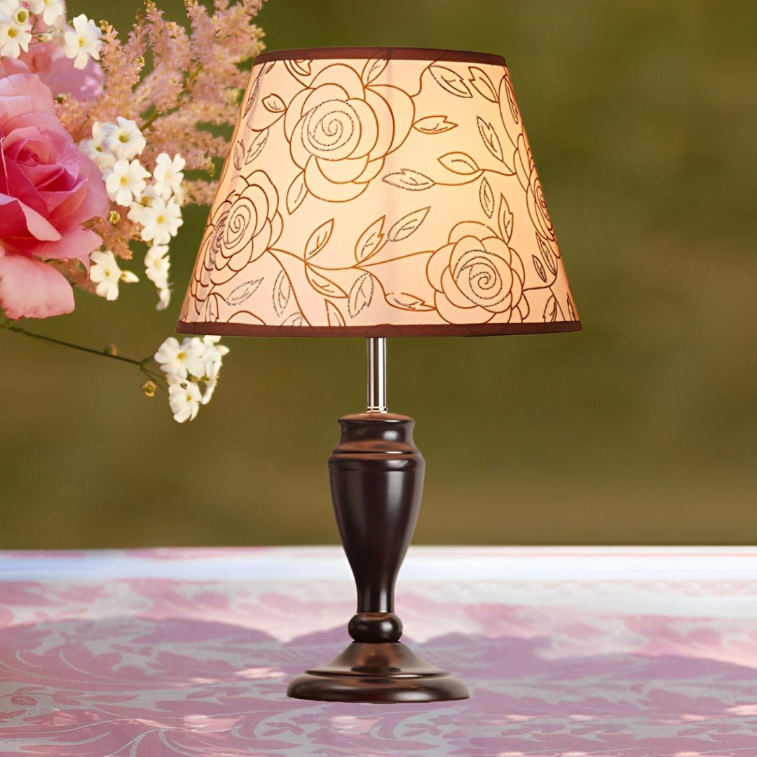 Abajur de Mesa Clássico com Cúpula Estampada - Disponível na ProntoPraTi