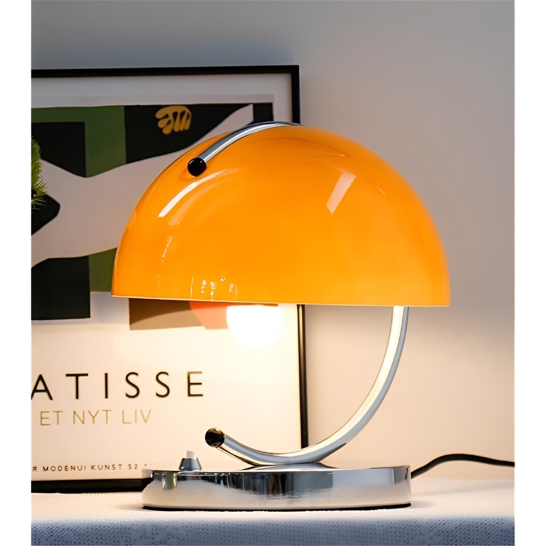 Luminária de Mesa Retro em Metal Cromado com Cúpula Meia - Lua - Disponível na Luzzart