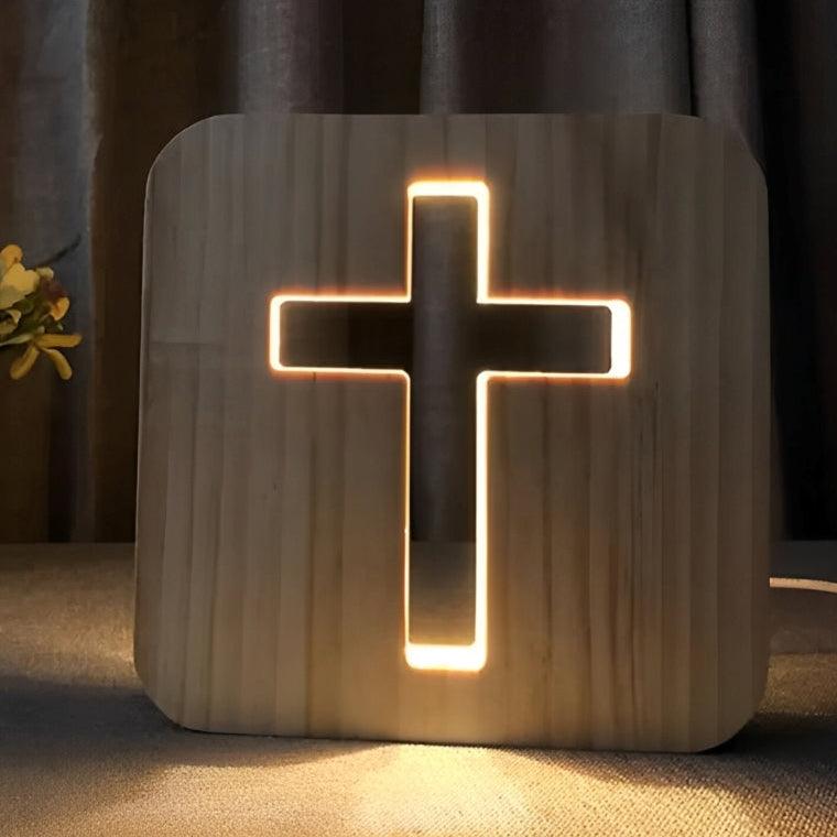 Cruz de madeira acesa em branco quente diante de uma cortina escura
