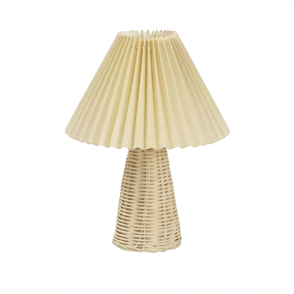 Abajur de cúpula plissada creme e base cônica trançada, apagado em fundo branco