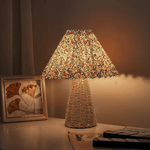 Luminária de Mesa de Palha Bambu com Cúpula Plissada em Tecido Creme - Disponível na Luzzart