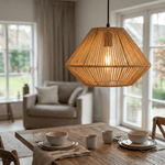 Pendente de Palha Bambu Cônico com Trama Aberta e Luz Difusa - Disponível na Luzzart