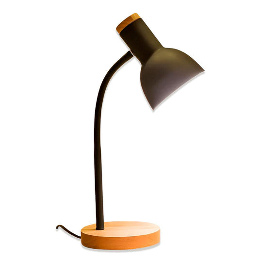 Luminária de mesa preta com haste flexível e base de madeira, em fundo branco