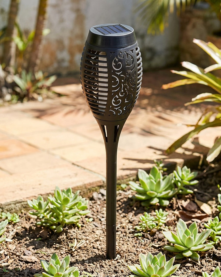 Luminária de jardim tocha solar de LED, efeito chama no ambiente
