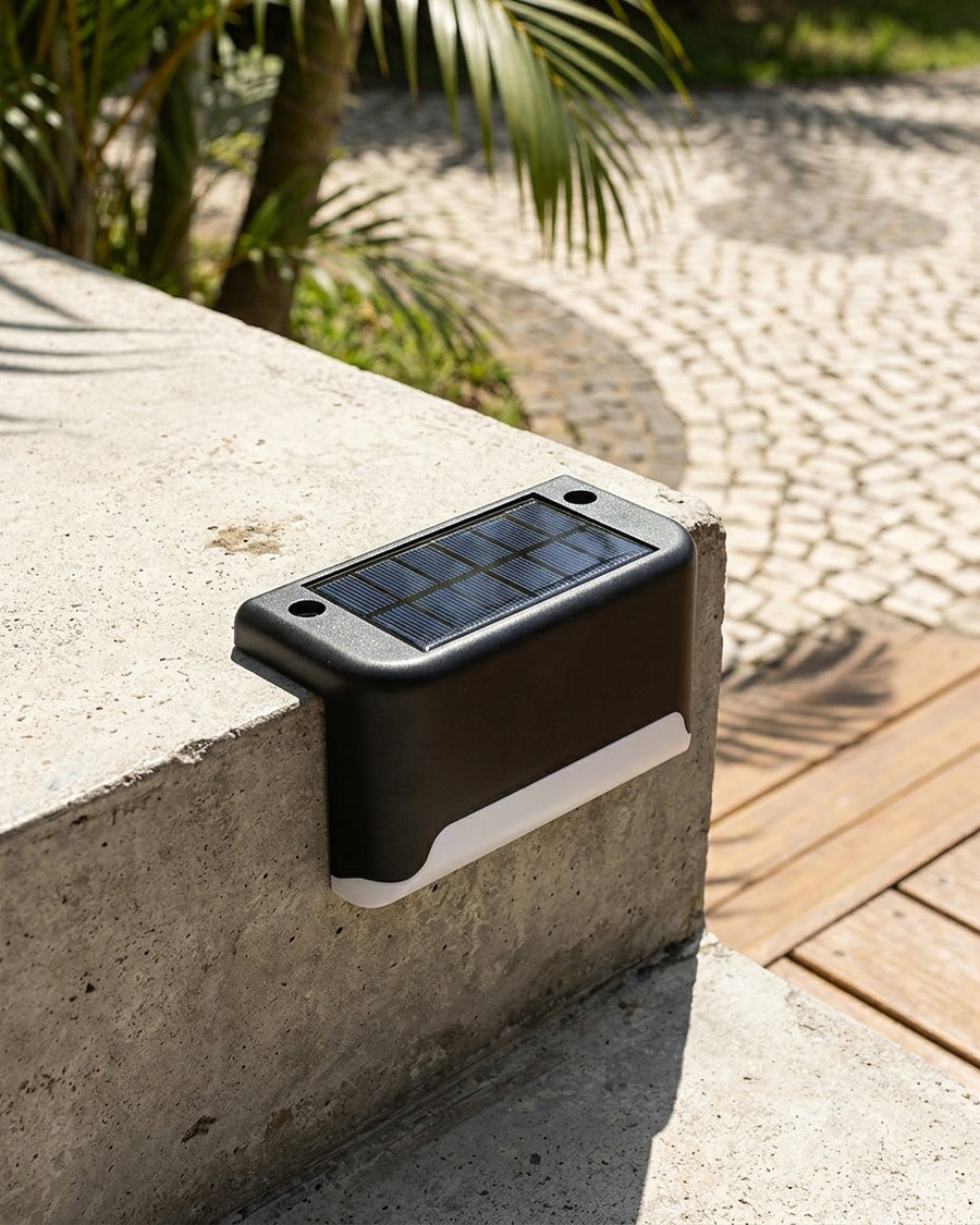 Luminária solar para degraus Lumi SolarFlex no ambiente