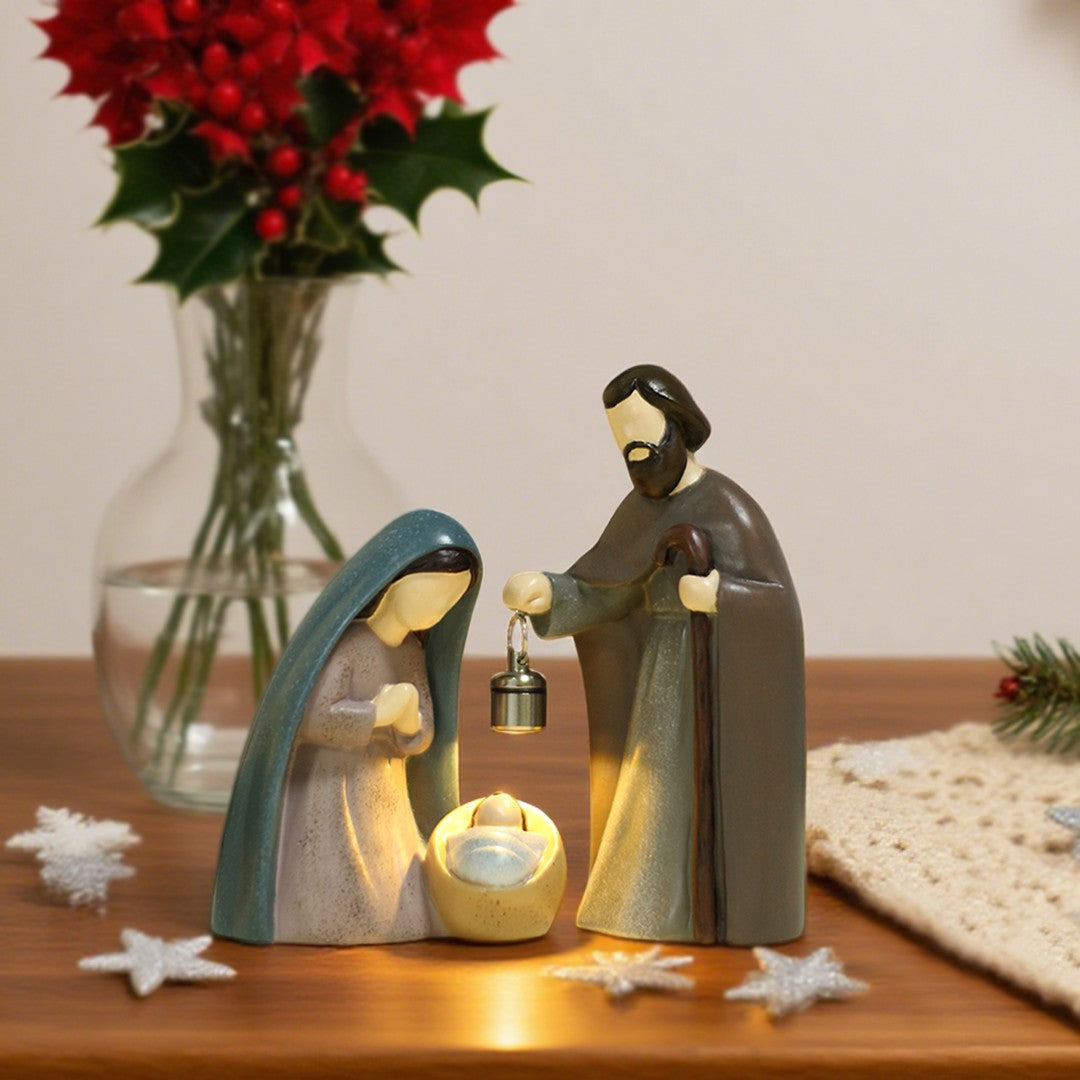 Presépio iluminado de resina com Maria, o Menino Jesus na manjedoura e José segurando uma lanterna acesa