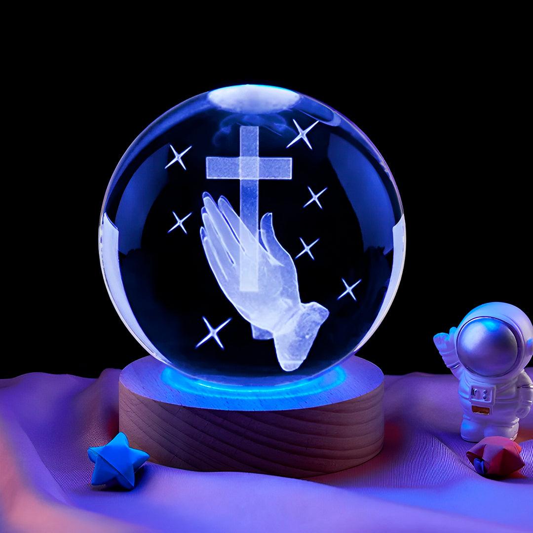 Esfera com cruz acesa em azul, ao lado de um astronauta e estrelas