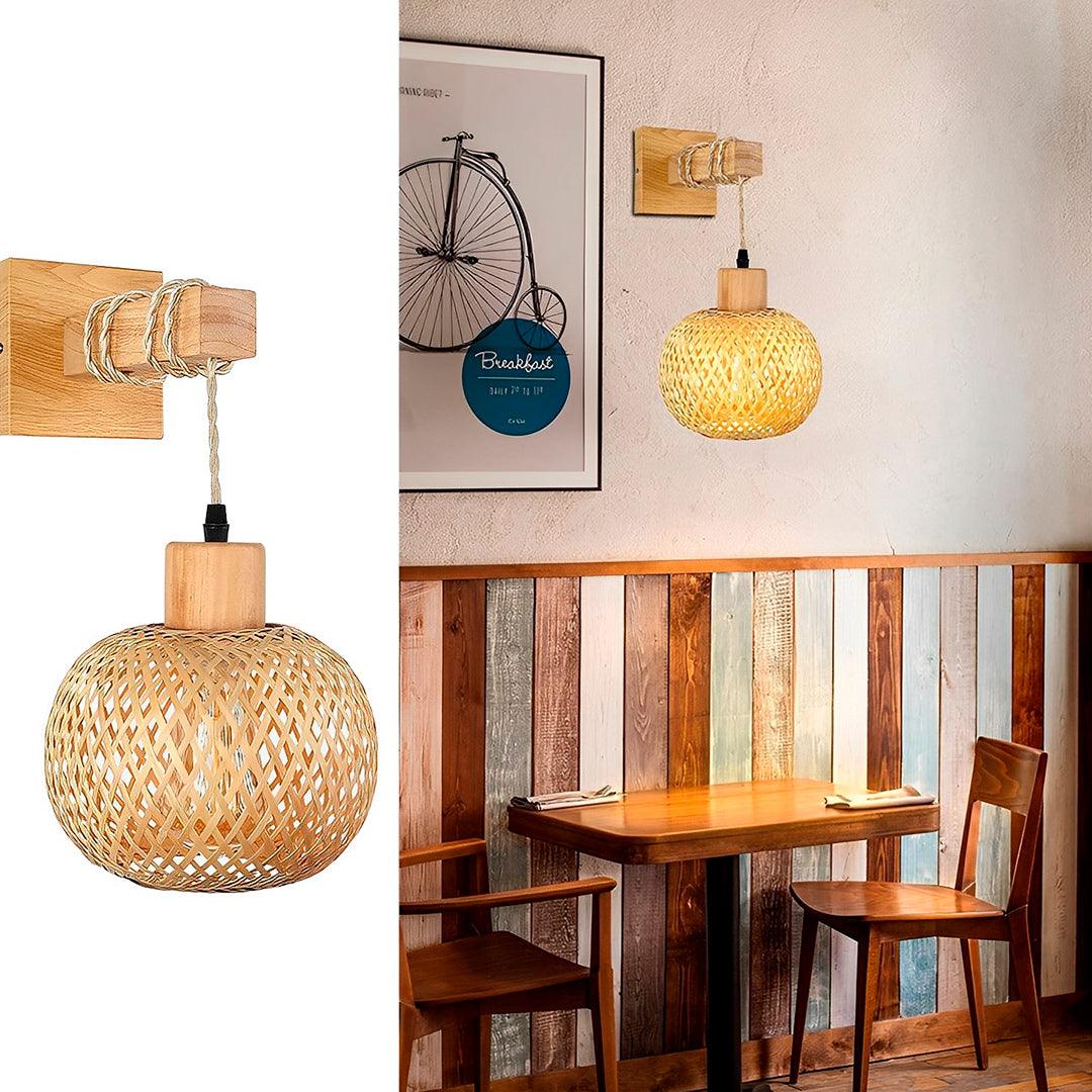 Arandela esfera apagada e, ao lado, instalada na parede acima de mesa de café